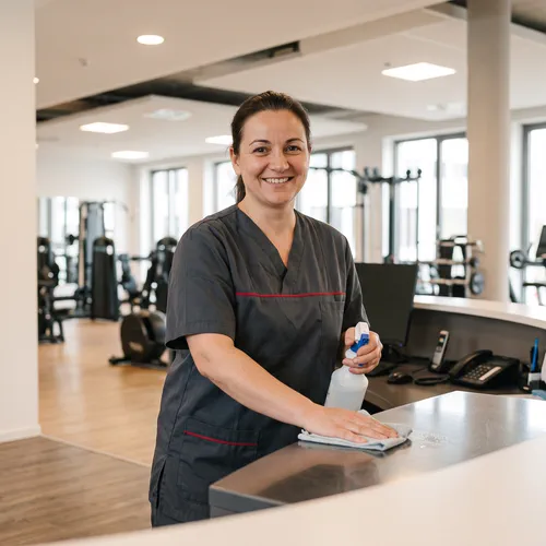 Unser Team bei der Fitnessstudio-Reinigung — AD Service & Logistik